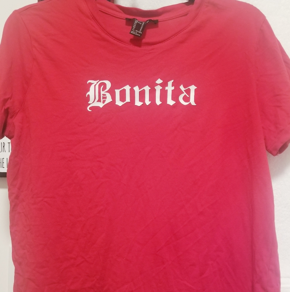 Bonita red Tee size M